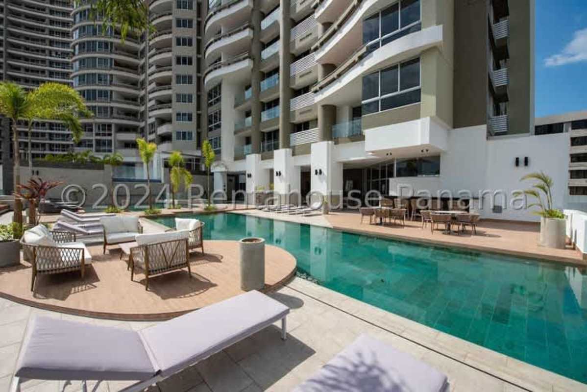 Infinity pool on rooftop deck with skyline views at PH Luxor 400 Panama City