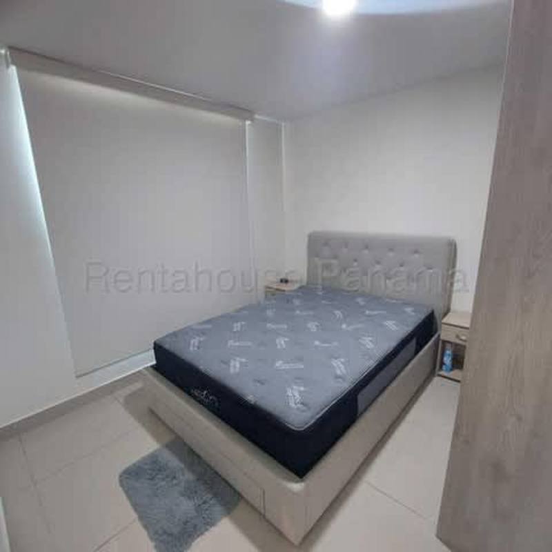 Bathroom with tiled walls, vanity, walk-in shower, window in Parque Lefevre apartment