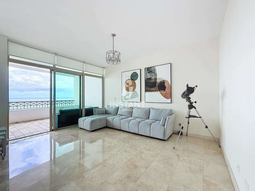 Kitchen with granite countertops, stainless appliances, high-rise Punta Pacifica Panama