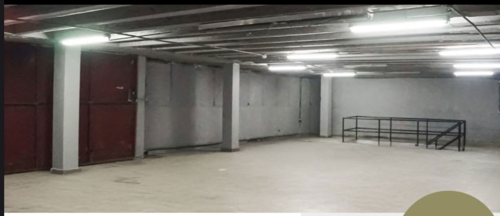 Three-level commercial building interiors with industrial finish in Calidonia Panama