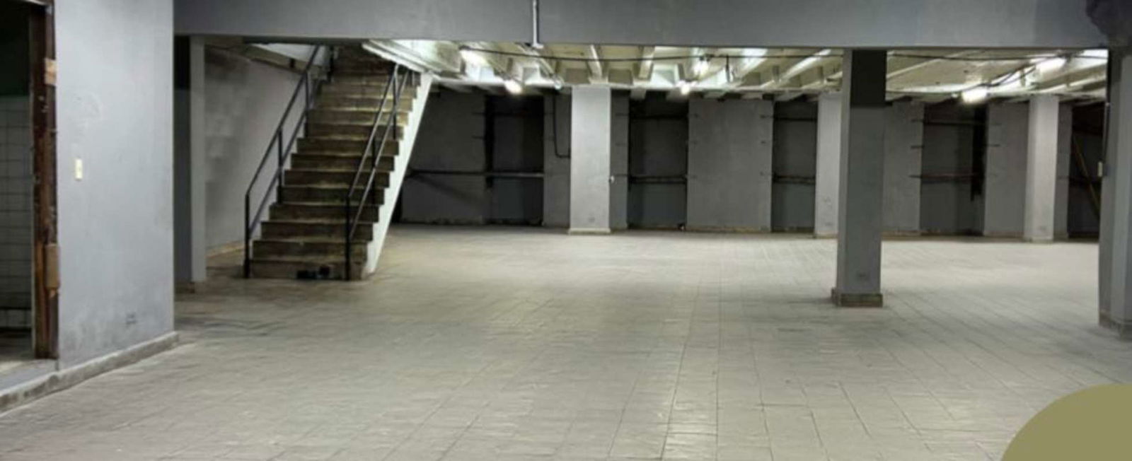 Large empty industrial basement storage or parking in Calidonia commercial center Panama City