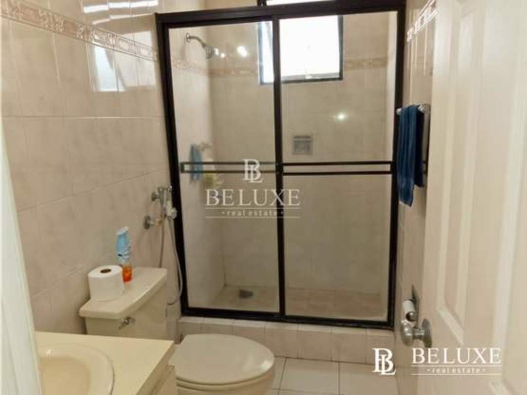 Traditional bathroom tile glass shower PH Arrecife Punta Paitilla Panama apartment sale