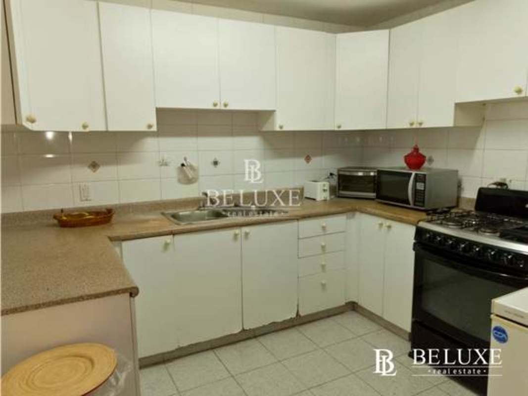 Traditional kitchen white cabinetry appliances PH Arrecife in Punta Paitilla Panama City apartment sale