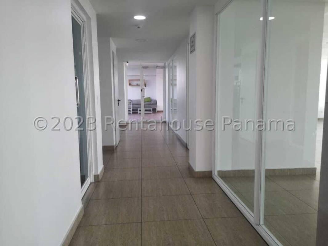 Infinity pool on rooftop facing Panama City skyline PH San Francisco