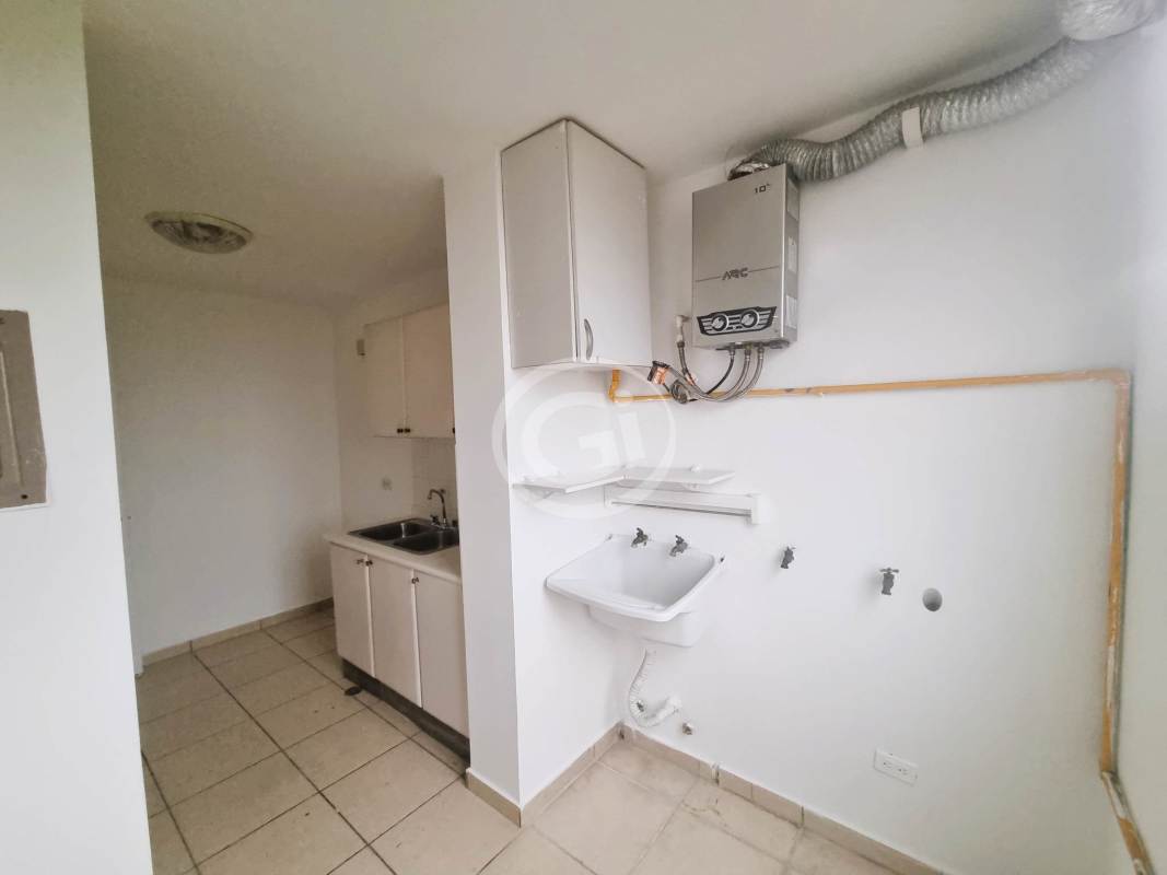 Rooftop swimming pool overlooking city skyline and green areas in Villa de las Fuentes Panama