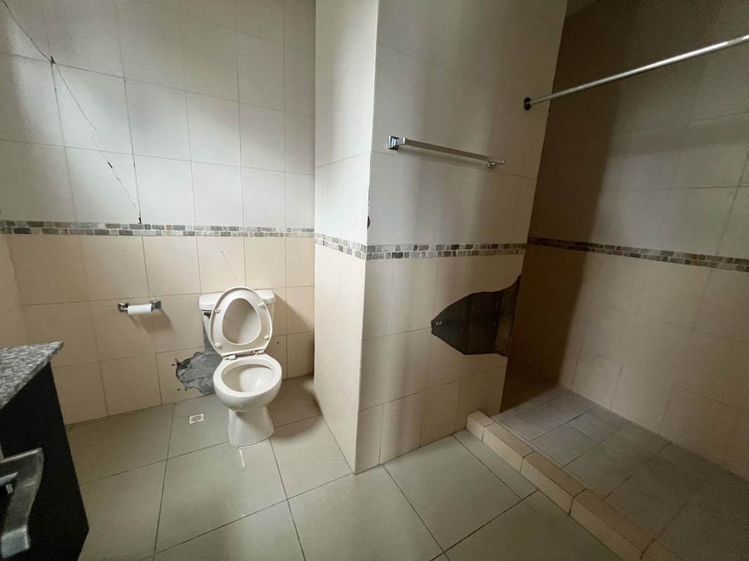 Bathroom includes granite vanity, walk-in shower in PH Galeria Uno Panama