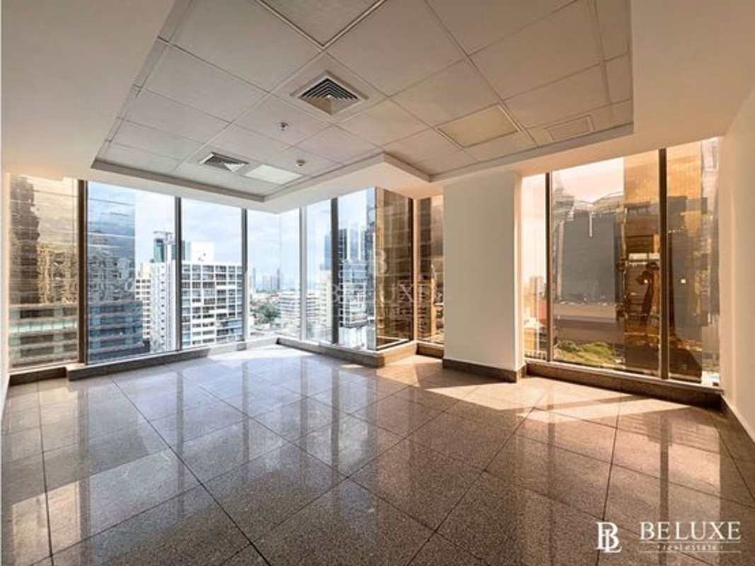 Office Space with Divisions for Rent in SFC Tower Obarrio