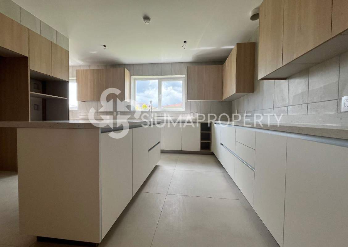 Expansive open-plan living area with full-height windows in luxury Santa María house Panama