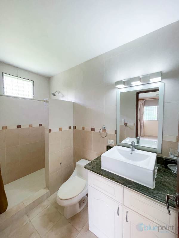 Spacious 5BR 4BA House with Terrace in Las Cumbres Panama