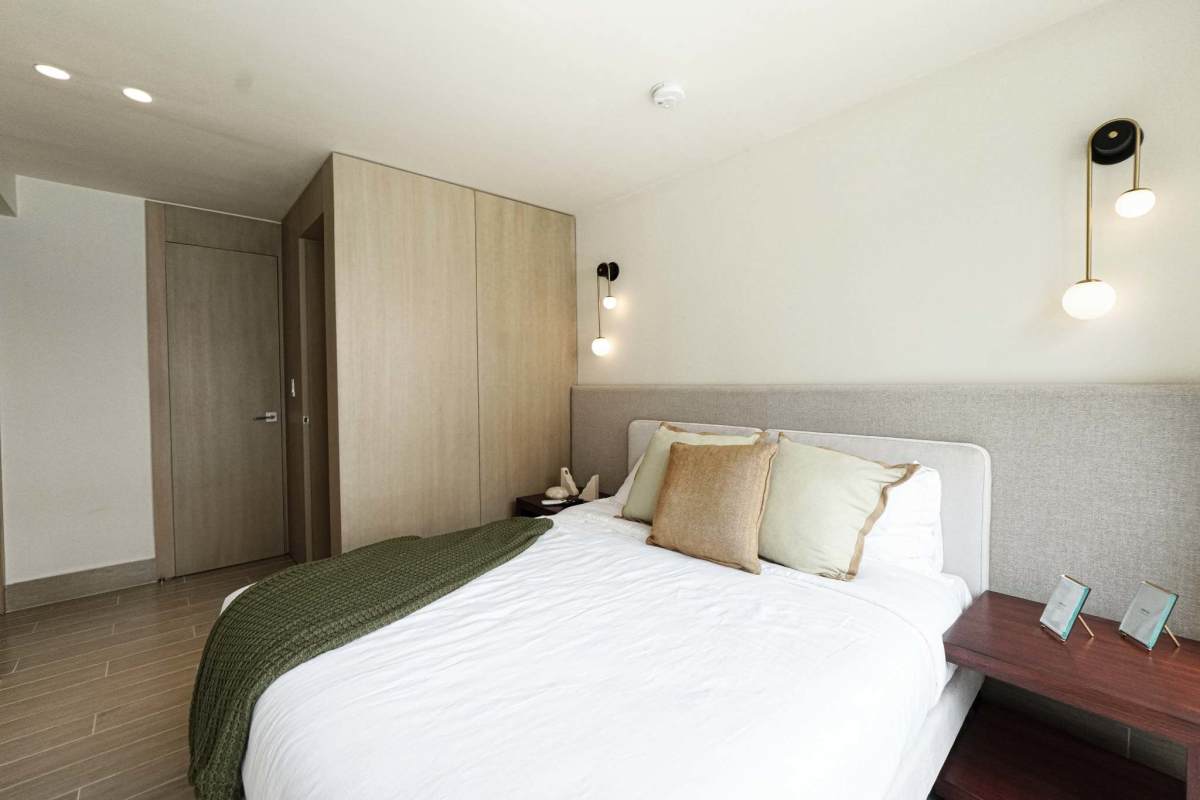 Bedroom with floor-to-ceiling window, built-in wardrobe, minimalist decor PH Armonia Bella Vista Panama