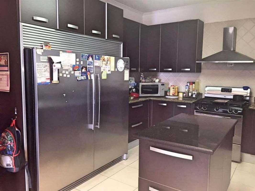 Spacious master bedroom with large windows, walk-in closet and city views in PH Costa Pacifica Punta Pacifica Panama