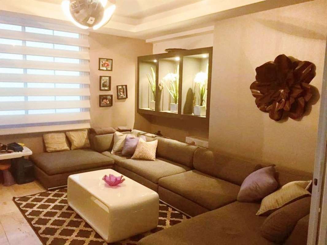 Elegant dining area with marble floors and modern chandelier PH Costa Pacifica Panama