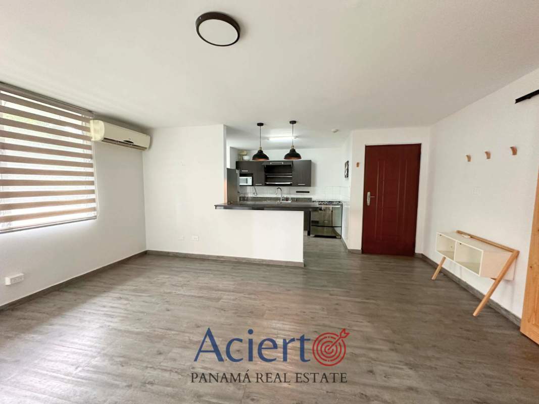 Private balcony with city neighborhood views in PH San Francisco City Panama