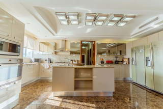 Penthouse Apartment for Rent in Marbella - 4 bedrooms
