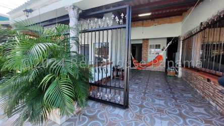 Bright living room with ceramic tile flooring, large mirror, chaise sofa Vacamonte Panama Oeste