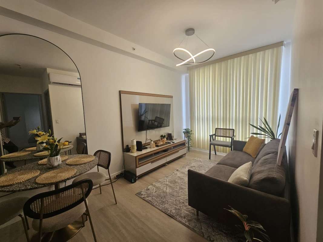 Furnished master bedroom with closet and AC in PH Quatrium San Francisco Panama