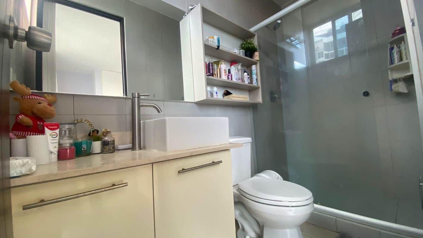 Modern kitchen with granite countertops, washer dryer combo, refrigerator in PH Sky Blue Tower San Francisco Panama