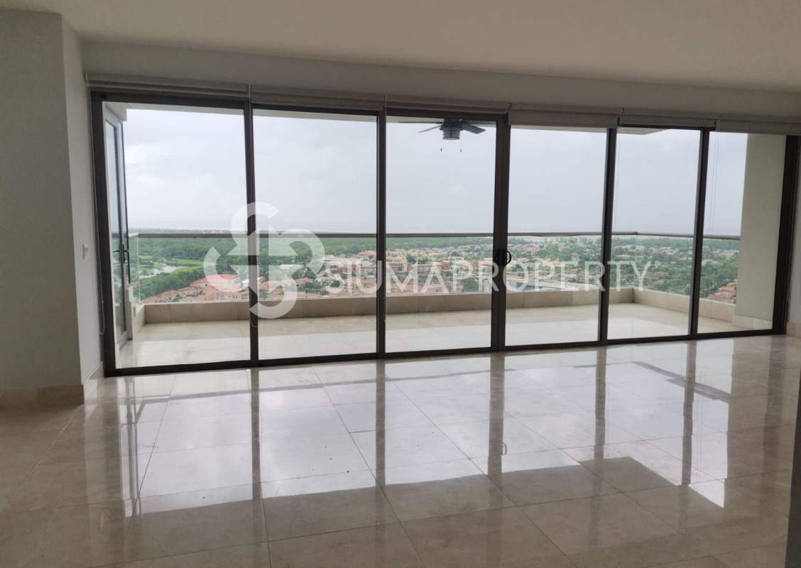 Elegant dining room with panoramic golf views, marble floor, and floor-to-ceiling windows in The Reserve Santa María