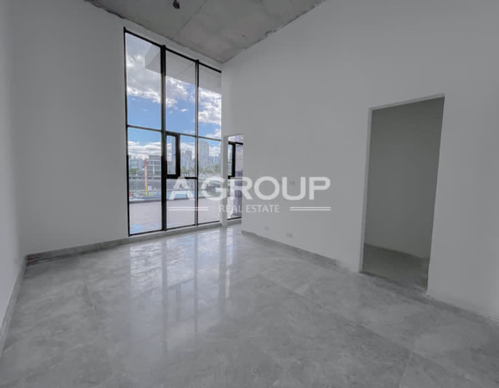 Elegant high ceiling waterfront apartment with city view on Ocean Reef Islands