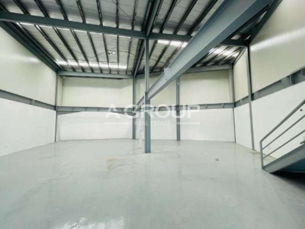 Interior industrial warehouse with mezzanine level and metal beams at Panama Viejo Business Center