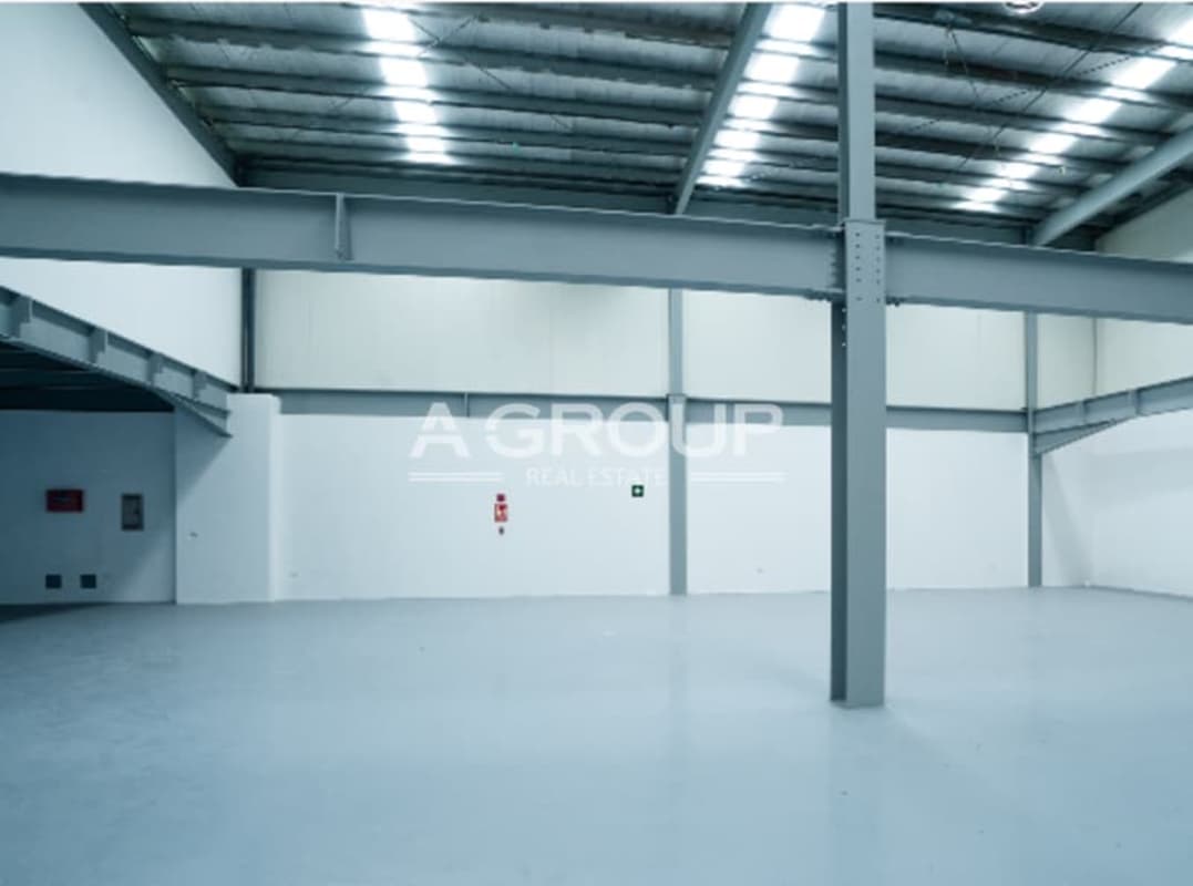 Spacious empty warehouse with polished concrete floors, high ceilings, steel beams in Panama