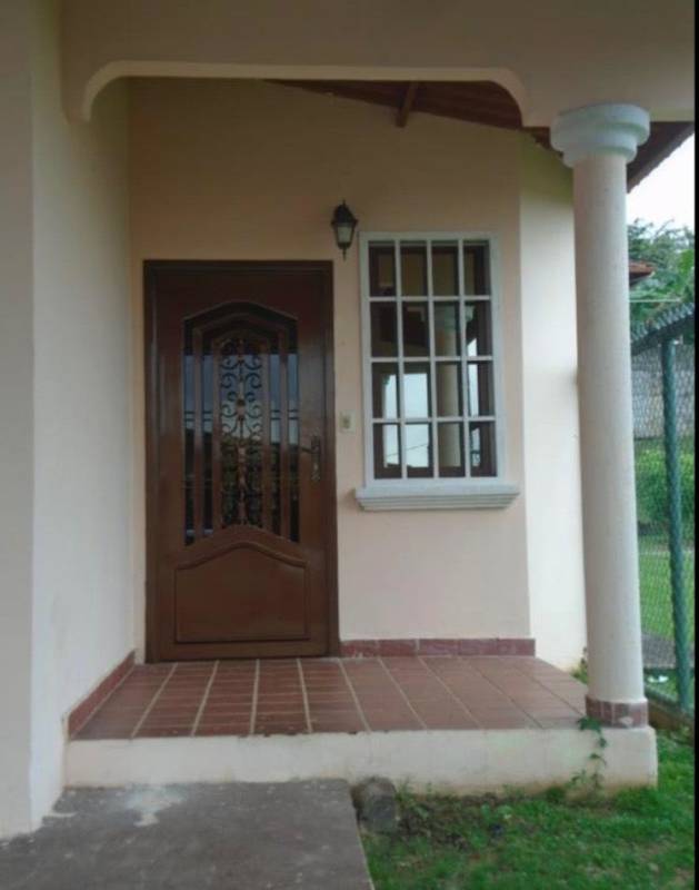 Wide backyard green lawn fenced large lot Panama City Brisas del Golf