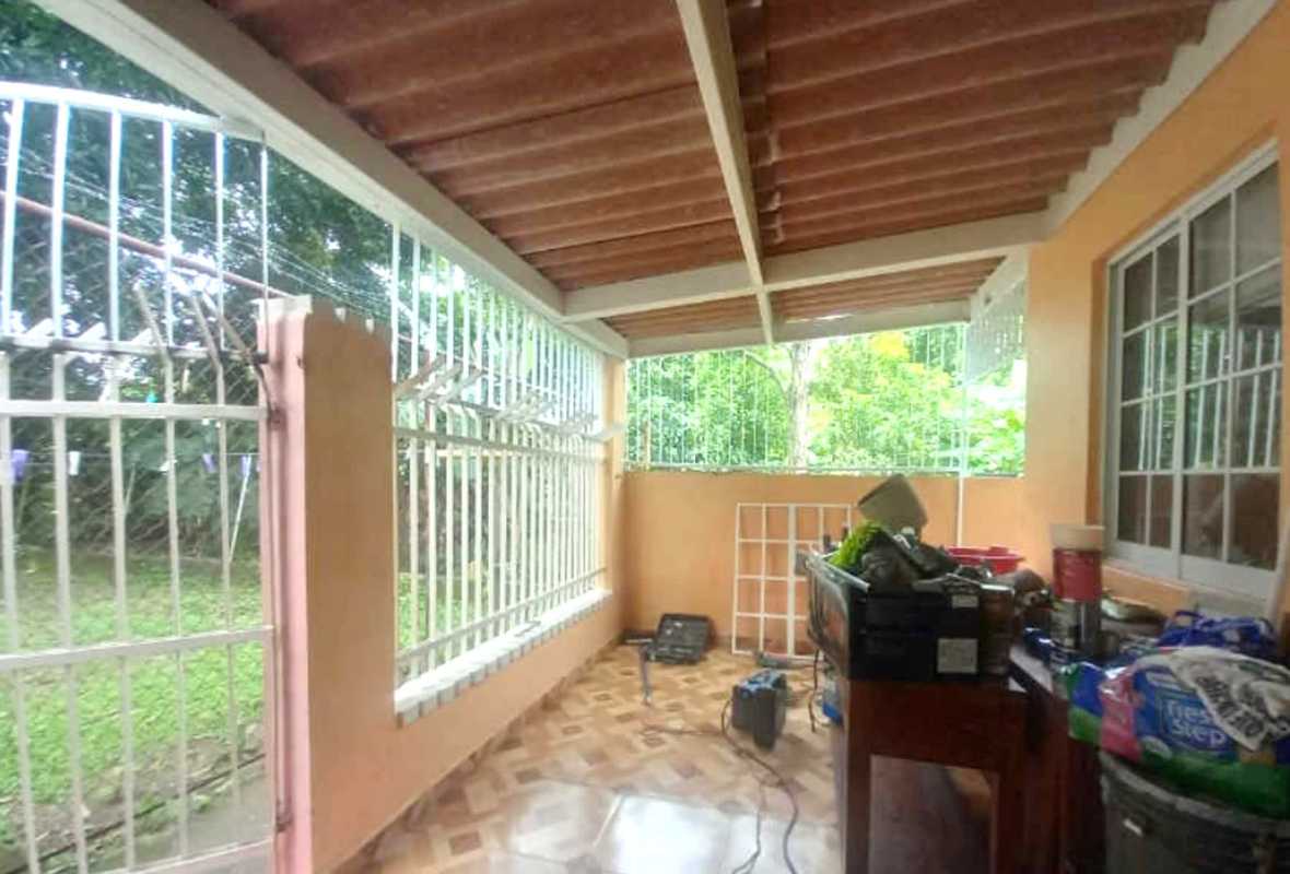 Covered outdoor patio with metal bars and garden view PH Torres de Toscana Condado del Rey Panama