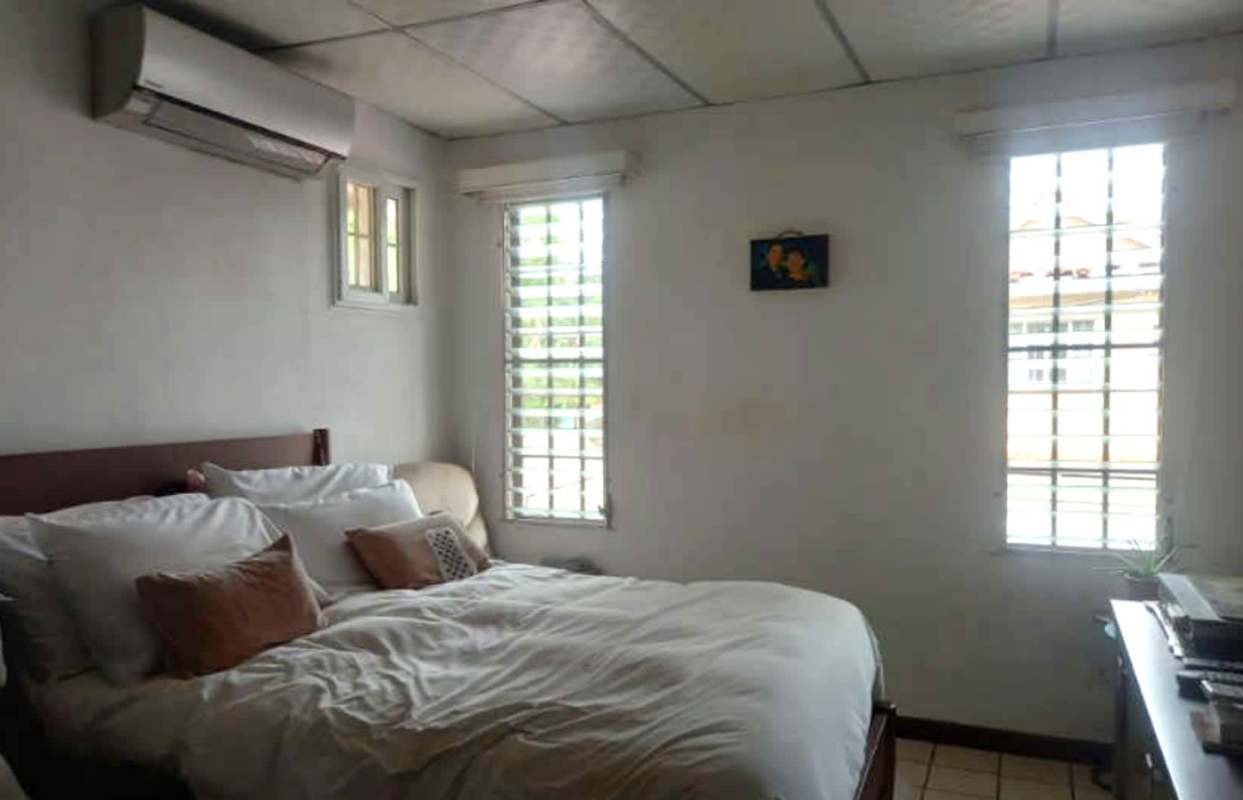 Spacious bedroom featuring AC, built-in closet, natural light PH Torres de Toscana Condado del Rey Panama