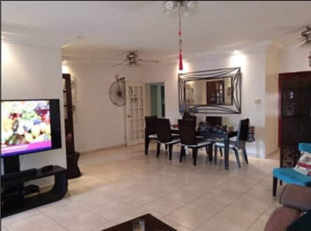 Kitchen with wooden cabinets granite counters stove Torres de Toscana Condado del Rey