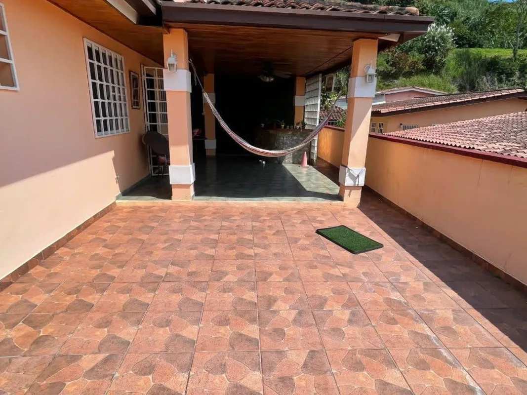 Covered patio tiled hammock outdoor area PH Torres de Toscana Panama City