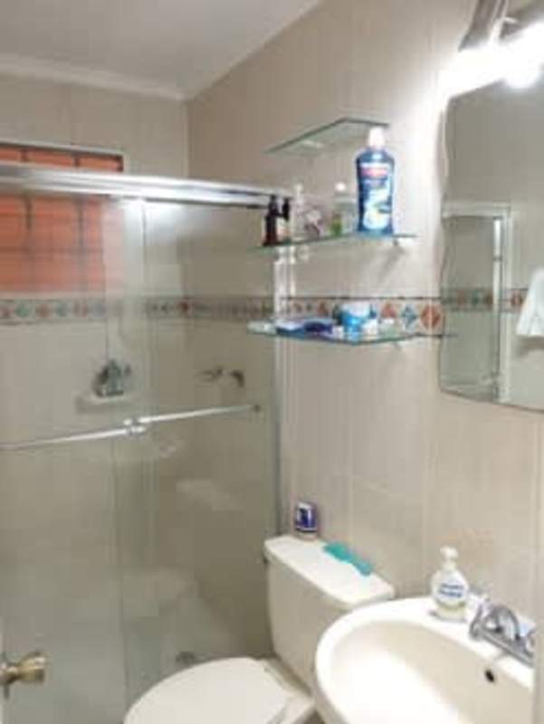 Bathroom glass shower wall-mounted mirror tiled wall PH Torres de Toscana Panama