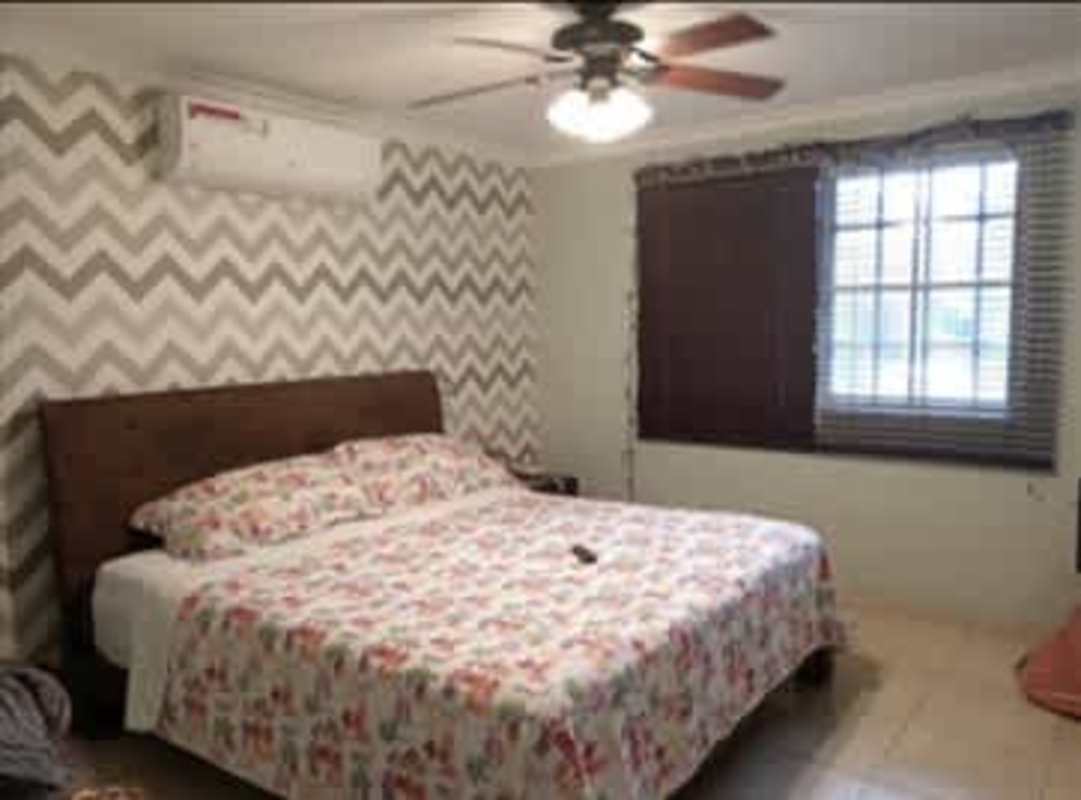 Third bedroom with built-in closet and ceiling fan Torres de Toscana Panama City