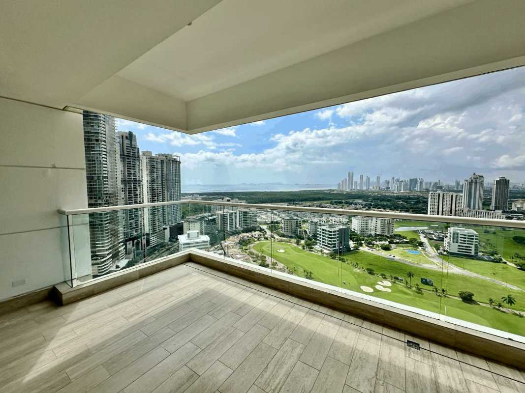 High Floor Luxury Condo at PH Solana Santa María