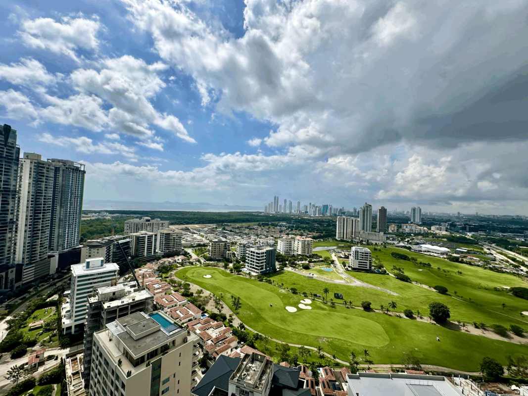 Spacious modern living room with marble floors, floor-to-ceiling windows, panoramic golf and skyline views in PH Solana Santa María Panama