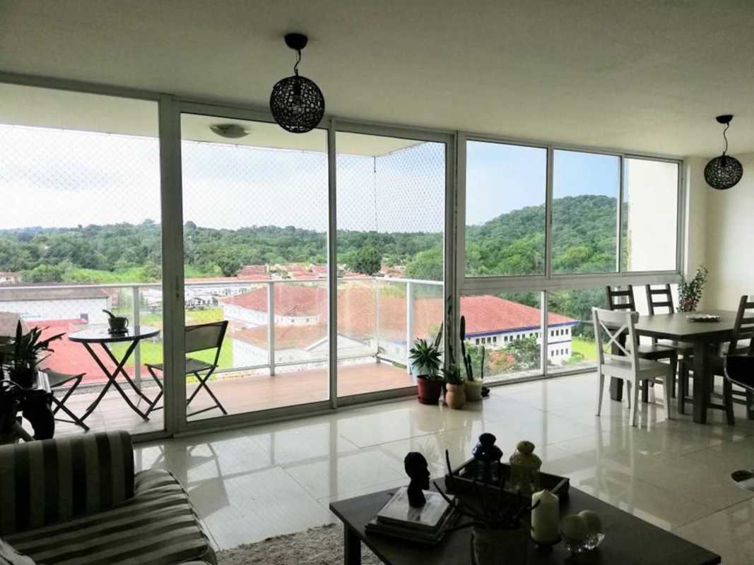 Bright master bedroom with built-in closet, split AC, porcelain floor, PH Pine Hills Albrook Panama