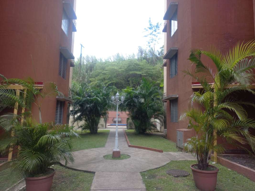 Landscaped courtyard between apartment towers, green areas Mallorca Park Village Los Andes Panama