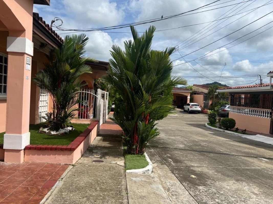 Utility storage space with cabinets and security door in Residencial Bariloche