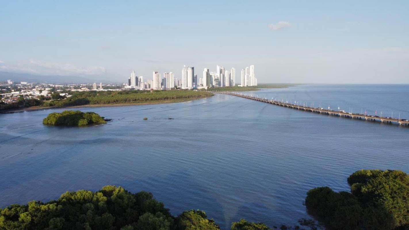 Oceanfront Estate with 8BR in Coco del Mar