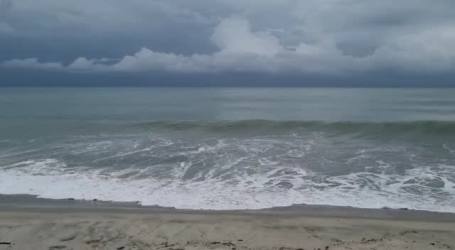 Easy access road leading to 80,000 m² beachfront development parcel near Pacific Ocean Panama