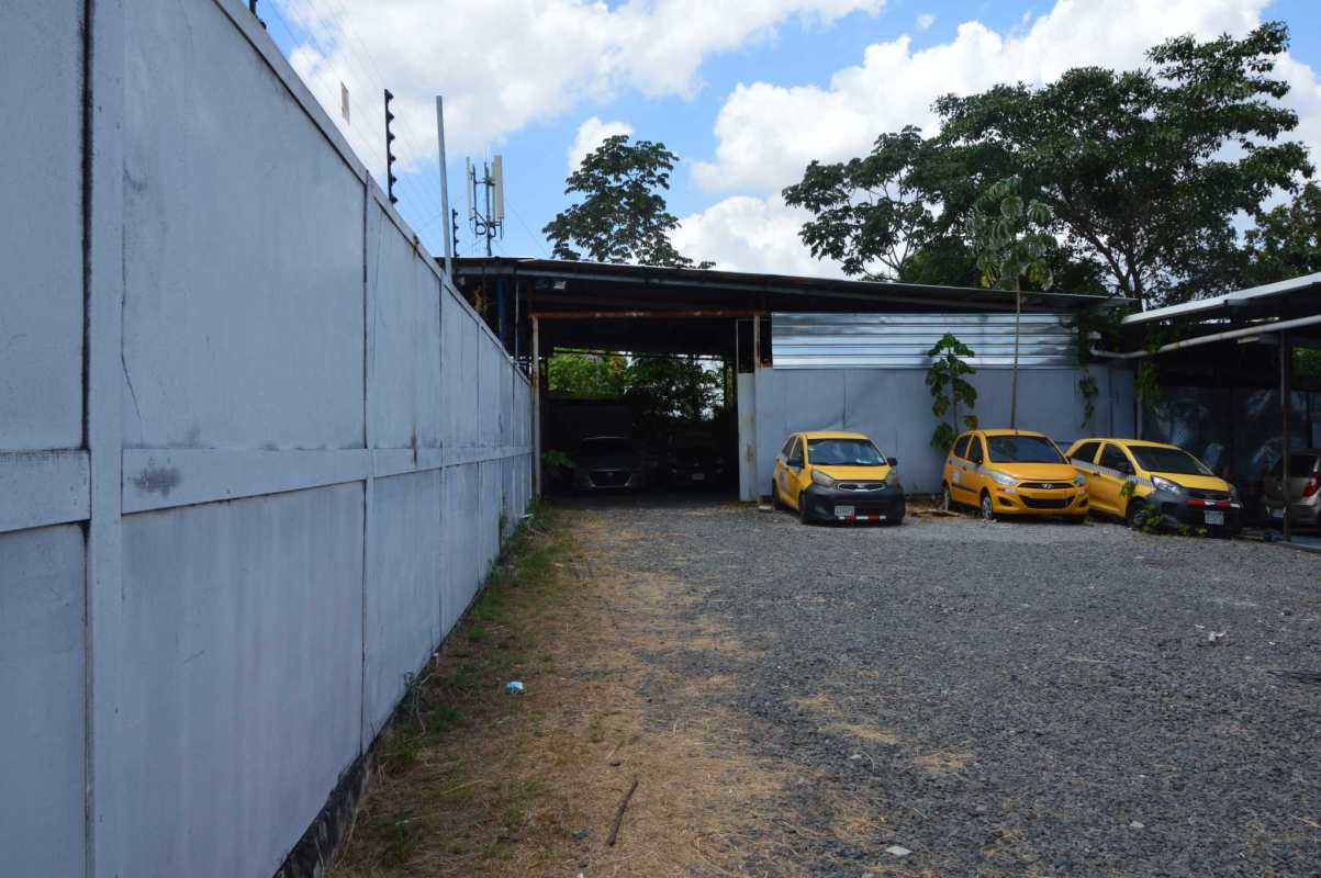 Reception and office with white tiles inside warehouse Las Acacias Don Bosco Panama