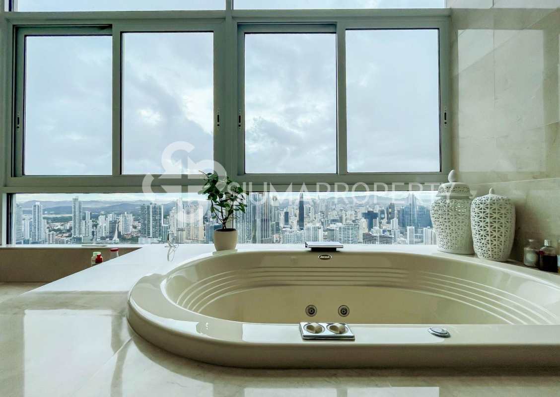Spacious penthouse master bedroom with panoramic skyline and ocean vistas PH The Point Punta Paitilla Panama
