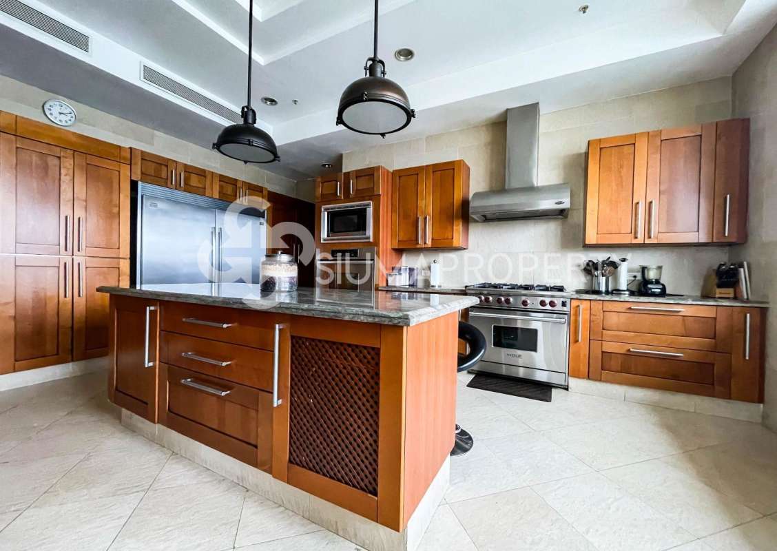 Marble master bathroom with jacuzzi and panoramic water views in The Point Punta Paitilla luxury penthouse