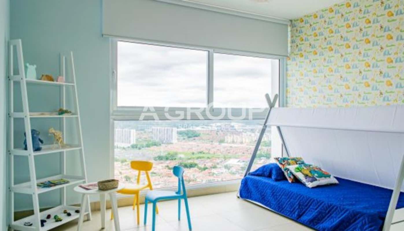 Children's bedroom with large window, city views, animal wallpaper at PH Country Heights Panama