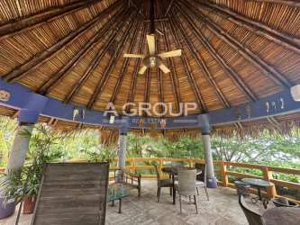 Infinity pool with jacuzzi and ocean views in luxurious beachfront villa Punta Roca San Carlos Panama