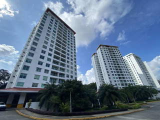 Apartment for Sale in Clayton - 3 bedrooms