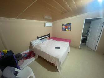 Bedroom with natural light windows ceiling fan in Penonome Cocle house for sale