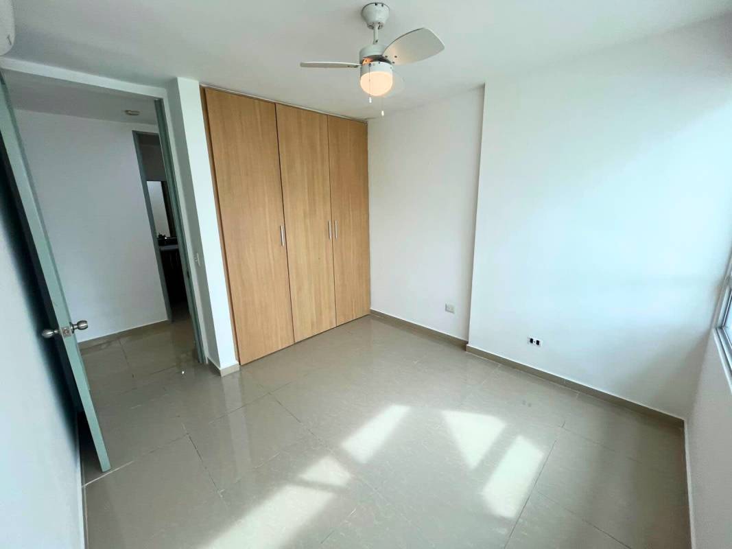 Bedroom empty with built-in wardrobe and ceiling fan PH Via Porras