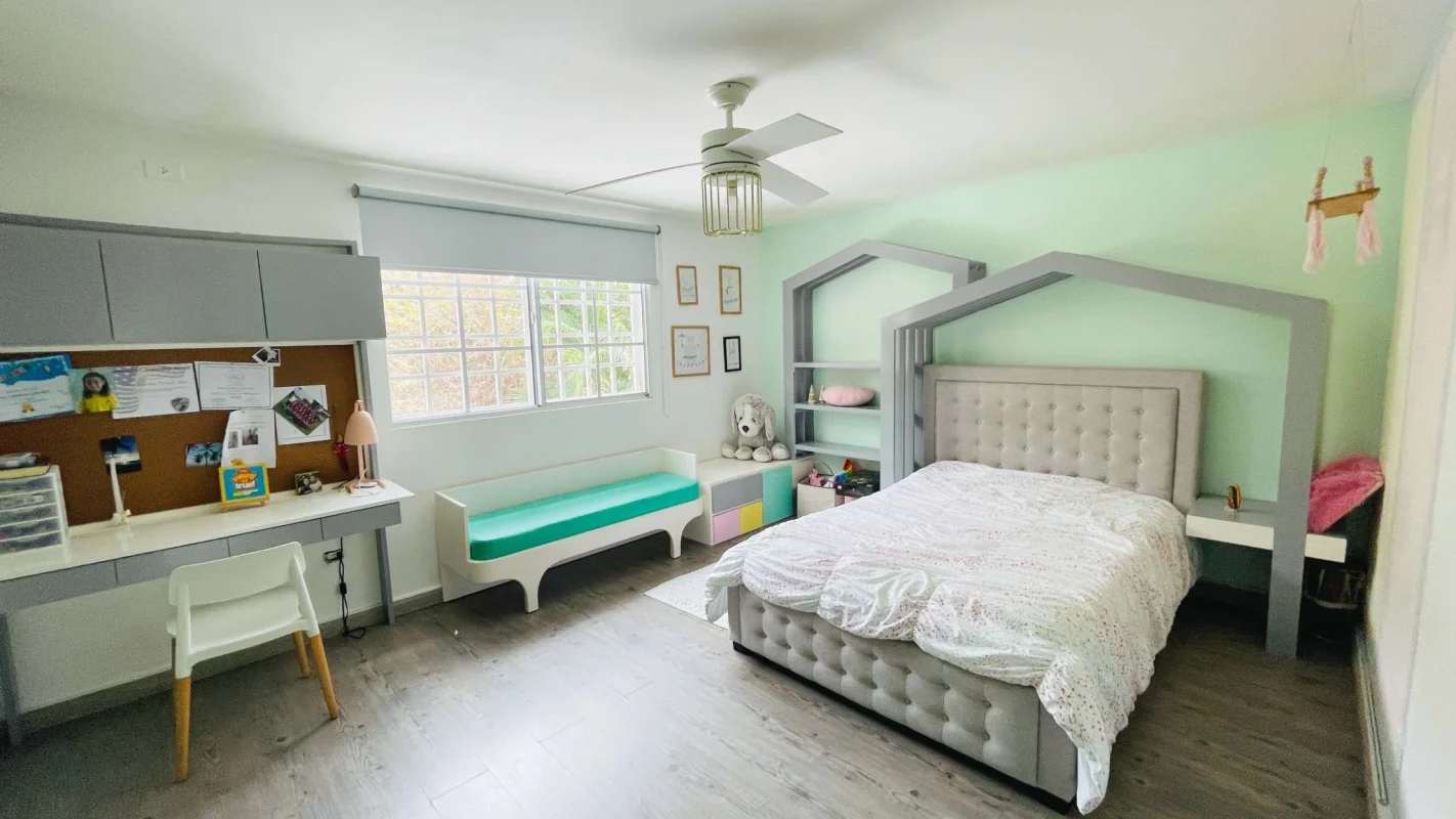 Cozy modern child’s bedroom with study desk, built-ins in PH Torres de Toscana Condado del Rey Panama