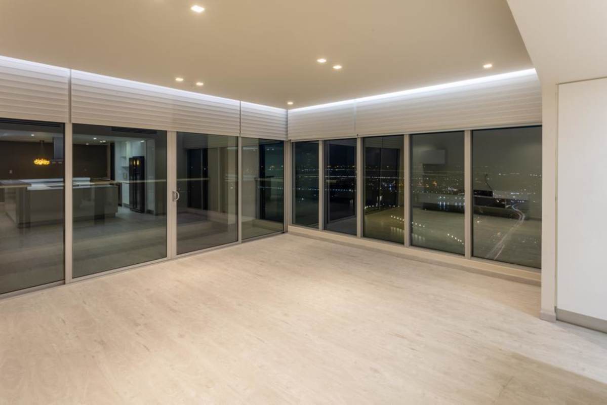 Glass balcony terrace with panoramic Pacific Ocean view in Panama City PH Rivage