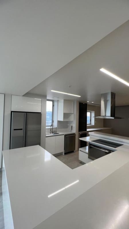 Modern dining space with city and ocean views at PH Rivage Avenida Balboa